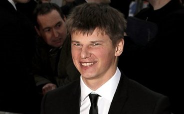 ВИДЕО: Пияният Аршавин залита по лондонските улици