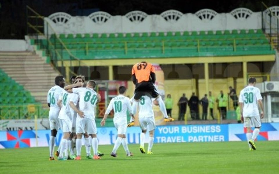 Васлуй спря Астра за второто място сред дъжд от картони