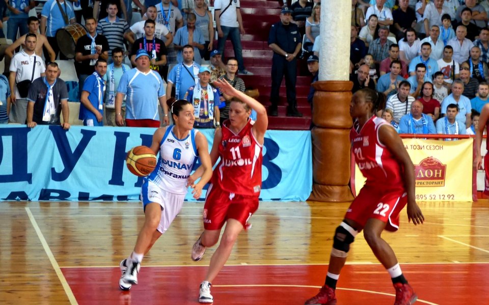 Дунав 8806 надигра убедително Нефтохимик, поведе с 2-1