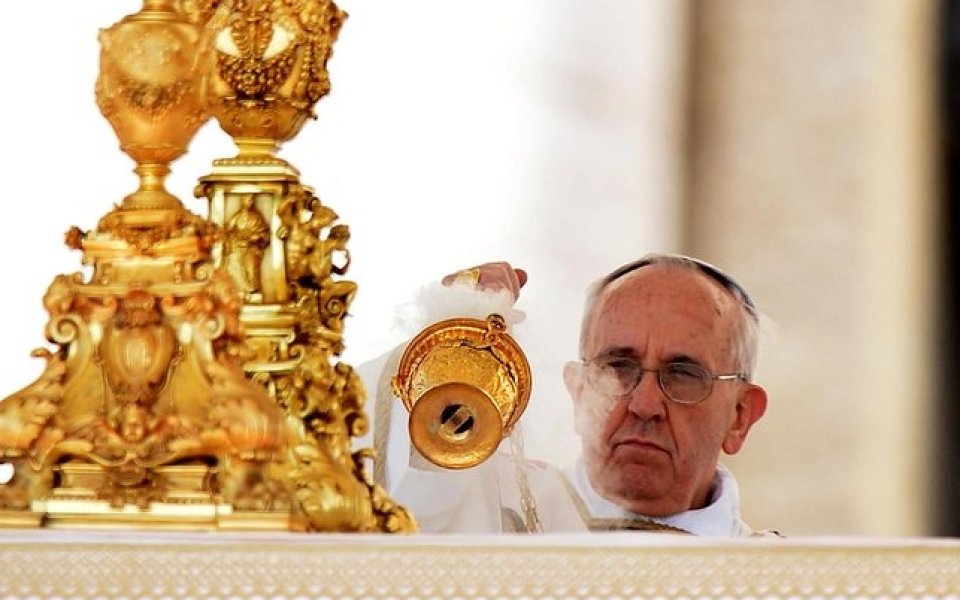 Папата рита първа топка на контрола Италия-Аржентина