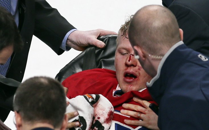 ВИДЕО: Брутална кървава сцена в НХЛ