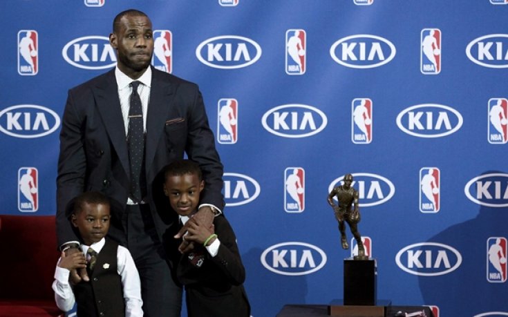 ЛеБрон Джеймс е MVP за 4-ти път, само един от 121 не гласува за него