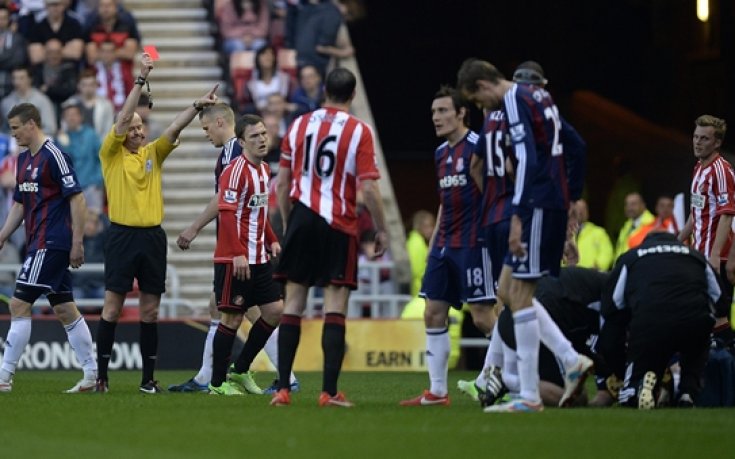 Съндърланд измъкна важна точка от Стоук с човек по-малко