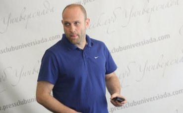 Тити Папазов става учител по физическо