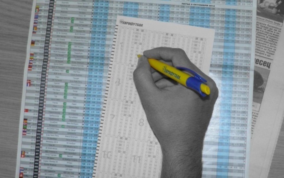 Участниците в „Еврофутбол“ почетоха изпращането на Стилиян Петров на „Вила Парк“