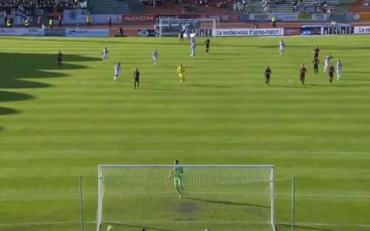 ВИДЕО: Уникален гол от 70 метра във френската Лига 1