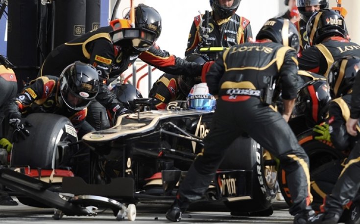 В Лотус първи възнегодуваха от смяната на гумите