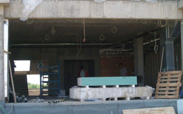 СНИМКИ: Ботев Пд строи клубната база в Коматево на пълни обороти