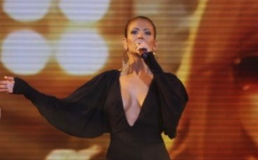 Анелия и Теодора пеят в Разград след награждаването