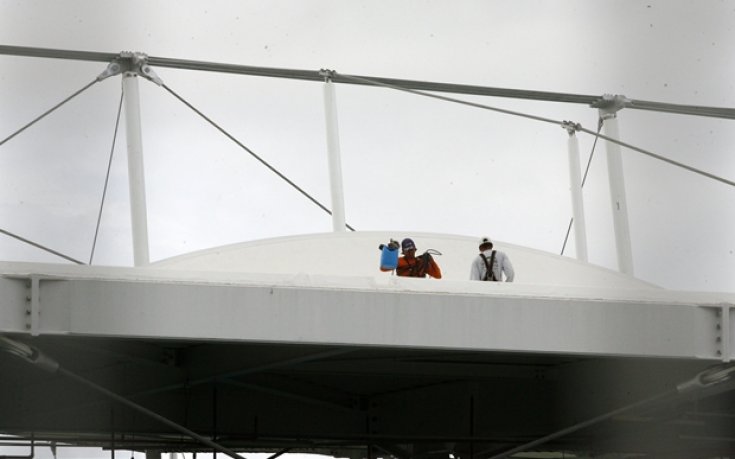 Срути се покривът на един от стадионите за Мондиал 2014