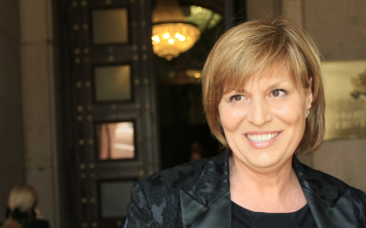 Министър Георгиева дебютира на баскетбол, включва се в благотворителна инициатива