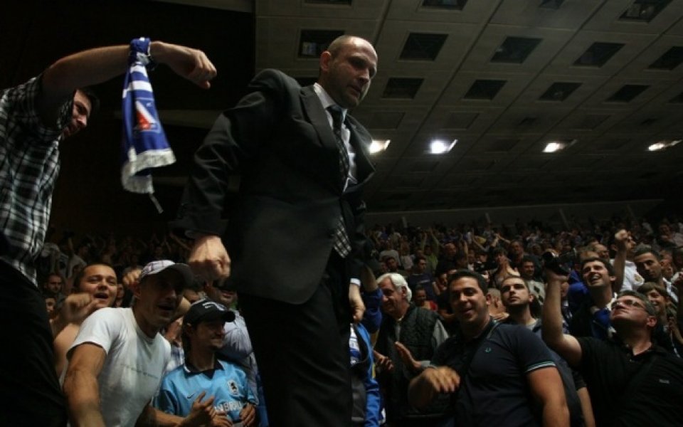 Феновете на Левски се стягат за инвазия на Правец, Лукойл дава 50 места