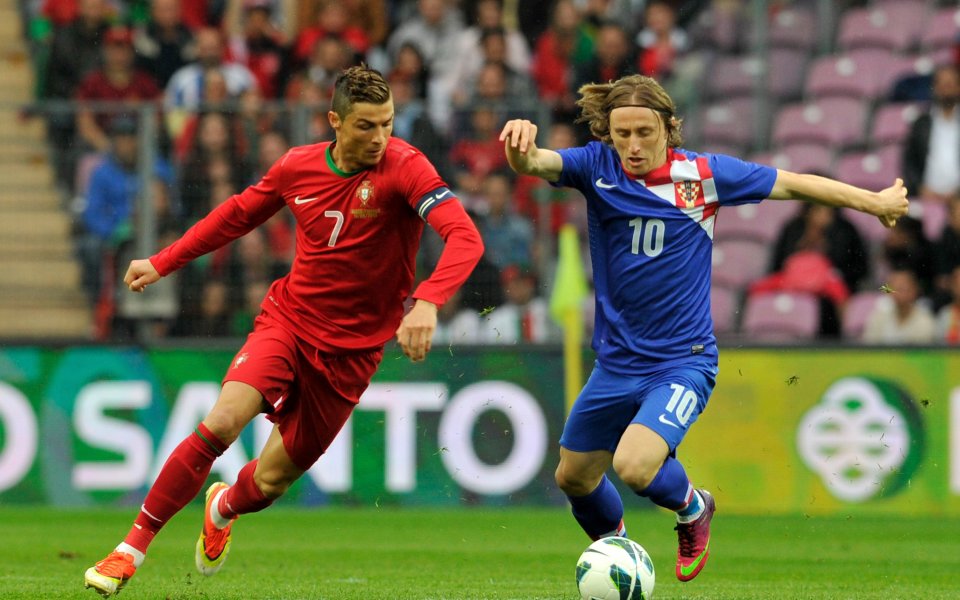 Португалия излъга Хърватия с гол на Роналдо, 16-годишен дебютира