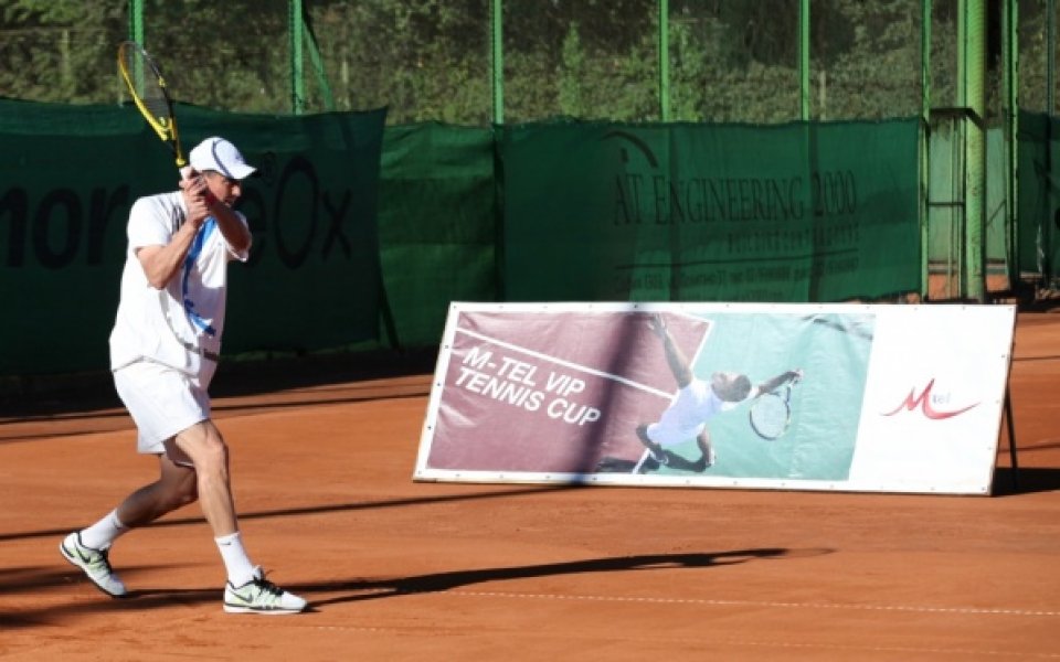 Любо Пенев бие дипломати наред