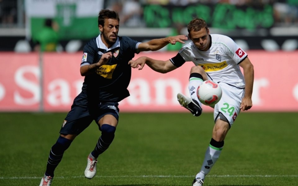 Астън Вила продължава с трансферите