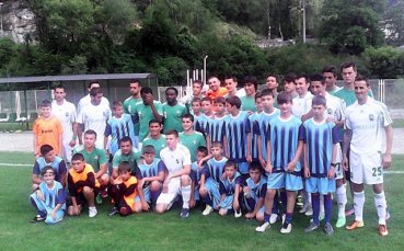 Деца от Неделино пропътуваха 60 километра за снимка с Лудогорец