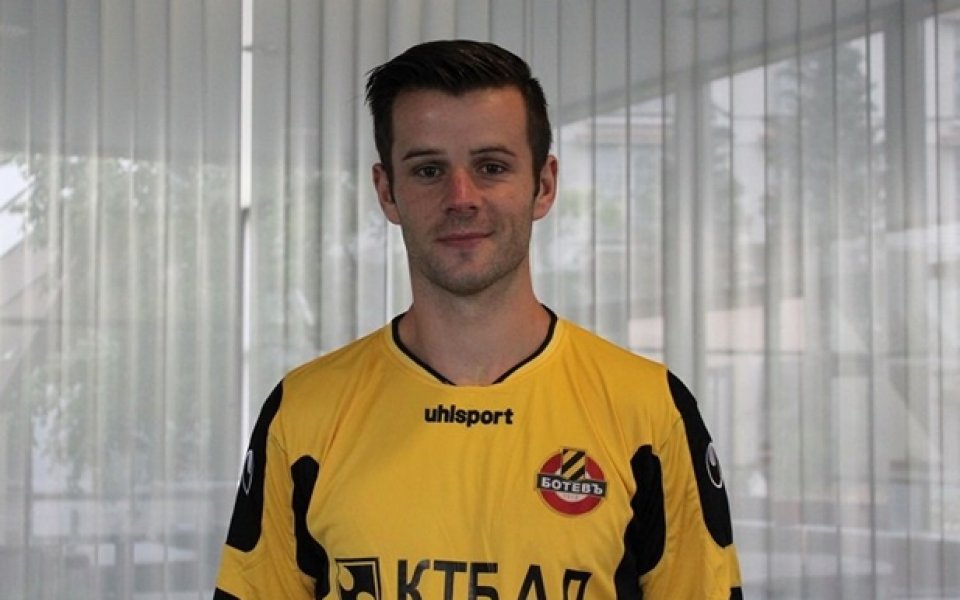 Елведин Джинич е футболист на Ботев