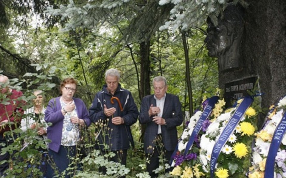 Снимки: Левски почете паметта на Гунди и Котков