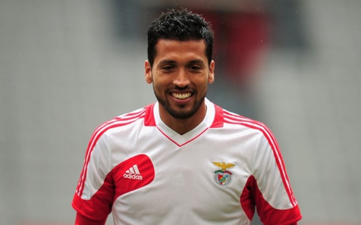 Юнайтед тества Бенфика с 15 милиона лири за Гарай