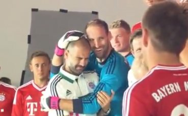 ВИДЕО: Как да НЕ впечатлите треньора - вратар на Байерн нокаутира Гуардиола