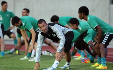 СНИМКИ: Стойчо Стоев тренира пълен отбор на Лудогорец