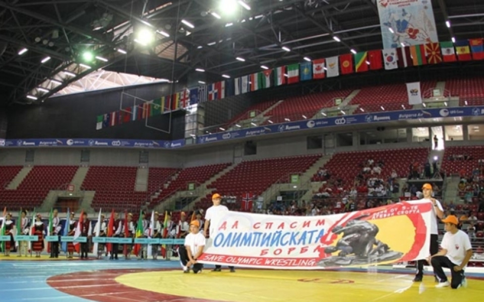 Джанан Манолова е на крачка от финала на световното по борба
