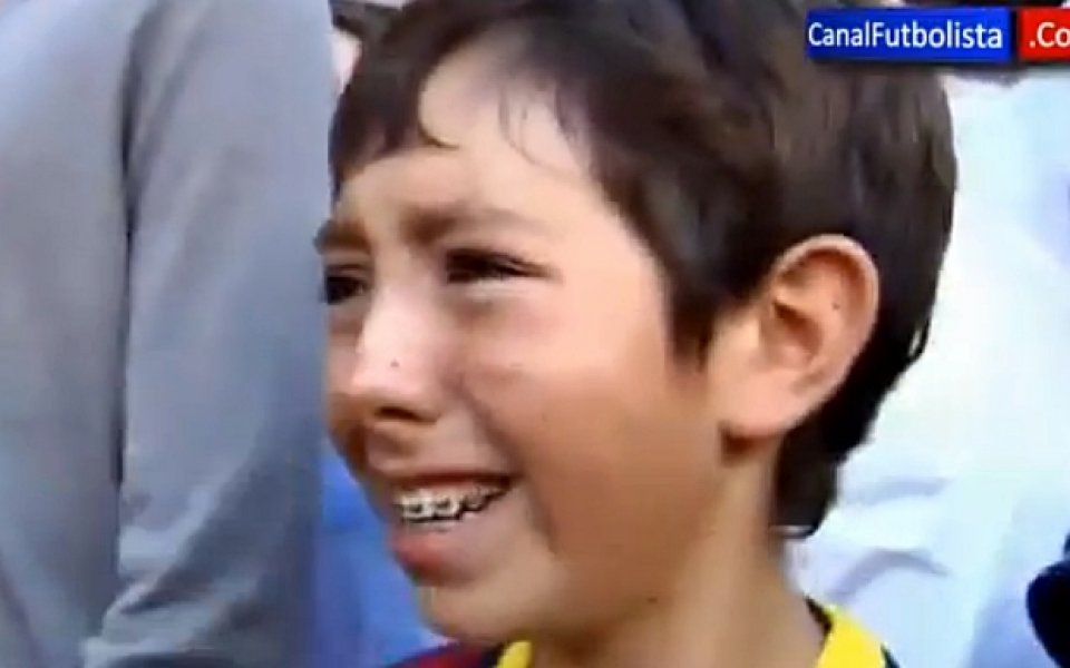 ВИДЕО: Пике разплака детенце от умиление