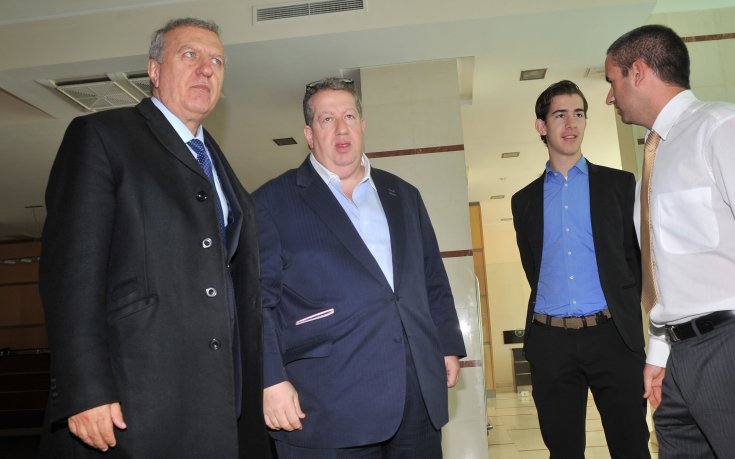 Лоурънс Дейвис ще дава интервюта в... Twitter