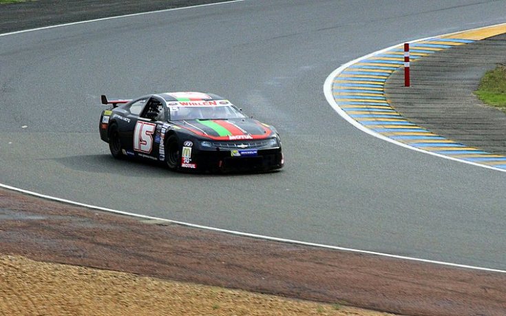 СНИМКИ: 24 часа на камионите в Льо Ман събира над 30 000, гледат и изрисувани кабини