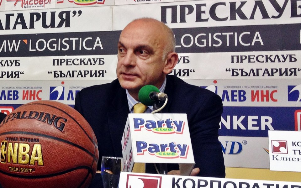 Не приеха оставката на Иван Ценов, два варианта за НБЛ