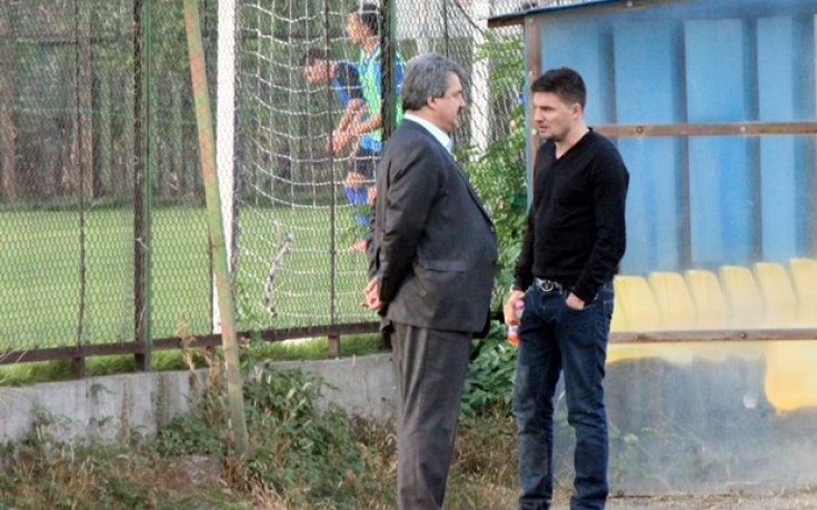 СНИМКИ: Батков се срасна с Левски, пак гледа „сините“