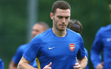 Капитанът на Арсенал се спасява в подножието на Везувий?