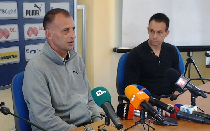 Треньорът на Левски: Искам футболистите да излязат на терена с главите си