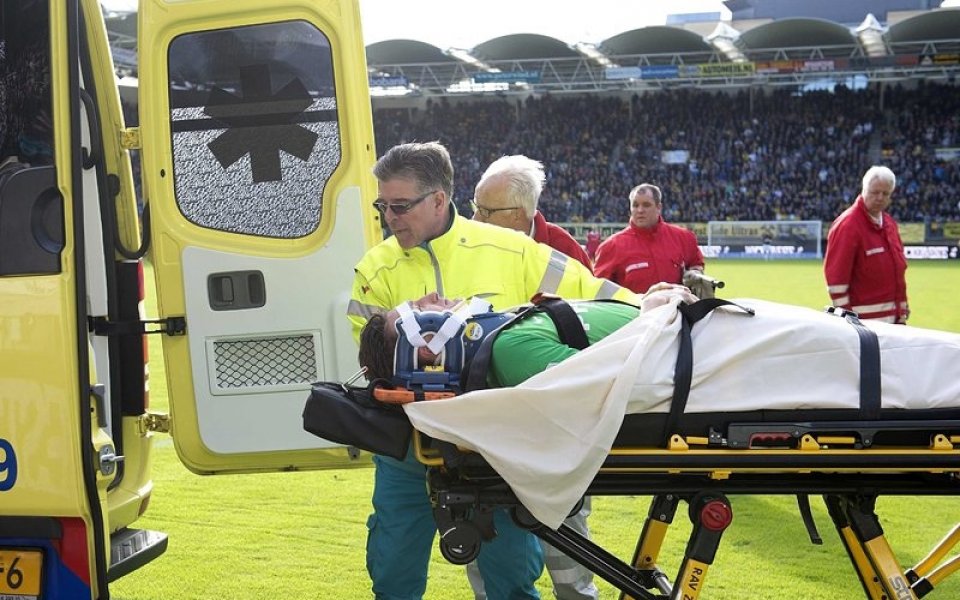 ПСВ падна, зловещ удар извади вратаря Титон