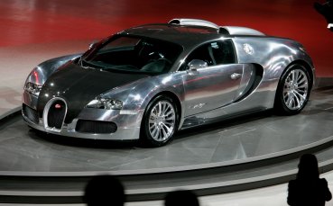 СНИМКИ: Ето'о се глези с „извънземен“ автомобил