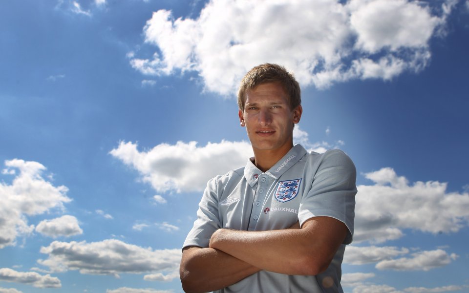 Олбрайтън премина под наем в Уигън