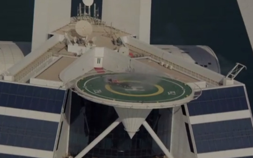 ВИДЕО: Лудо Формула 1 шоу на Дейвид Култард на покрива на света