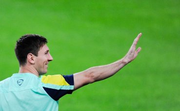 СНИМКА: Мама подготвя Меси за Милан