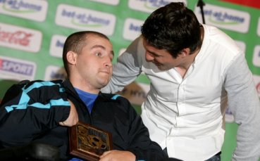 Футболистите на Левски събраха пари за Дарин Тодоров