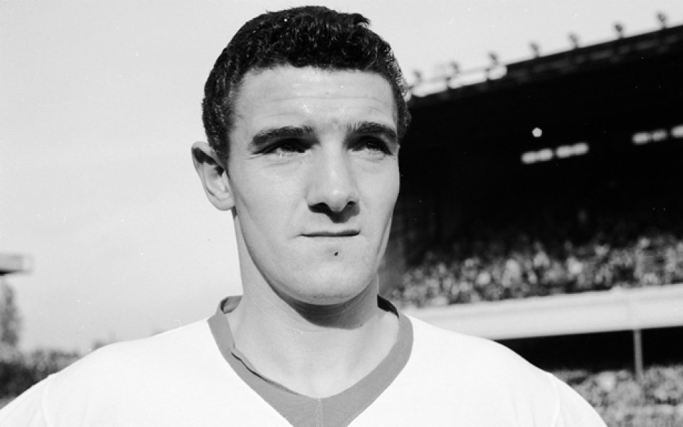 Бившият капитан на Юнайтед Бил Фоулкс почина на 82 г.