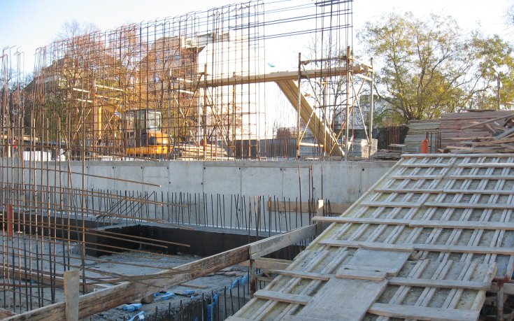 СНИМКИ: Започна събарянето на южната трибуна на стадион Христо Ботев