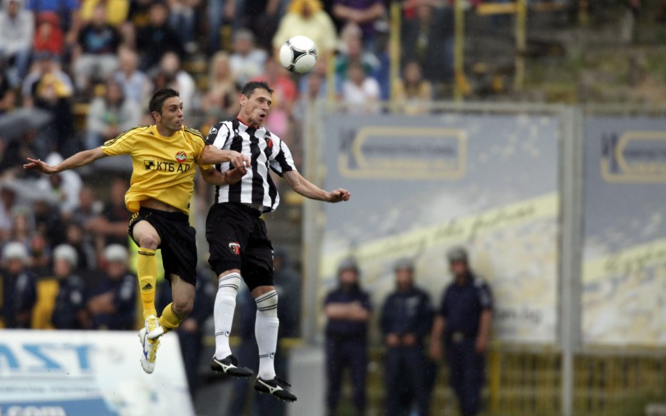 Ултрасите надъхаха Локо и Ботев преди дербито