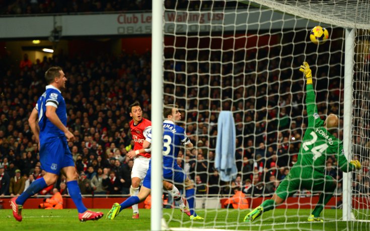 ВИДЕО: Арсенал стъпи накриво срещу Евертън, но увеличи аванса си пред Ливърпул и Челси