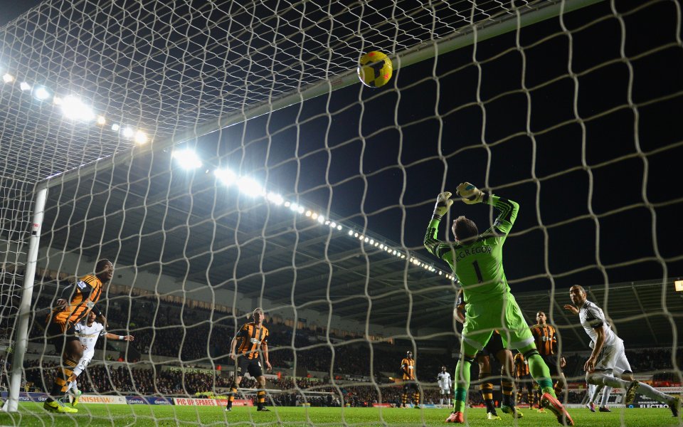 ВИДЕО: Гол с ръка на Суонси – Хъл разбуни страстите