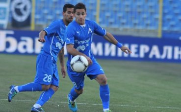 Левски загрява с отбранителна линия преди мача с Черноморец