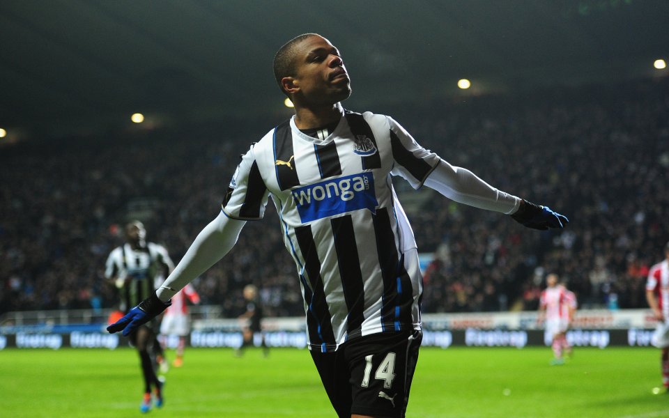 Нюкасъл разби с 5:1 девет от Стоук Сити