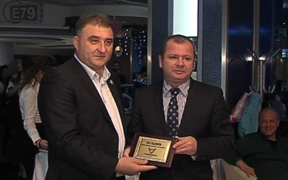 ”Фолкън” стана на 20 години