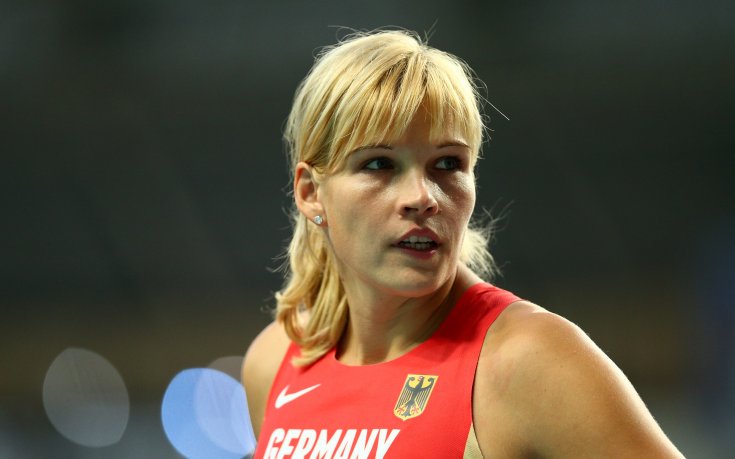 Дискохвъргачка се ожени за приятелката си, двете искат дете