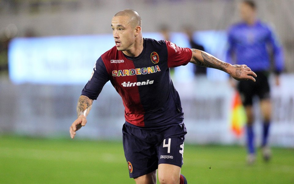 Милан взима двама нови