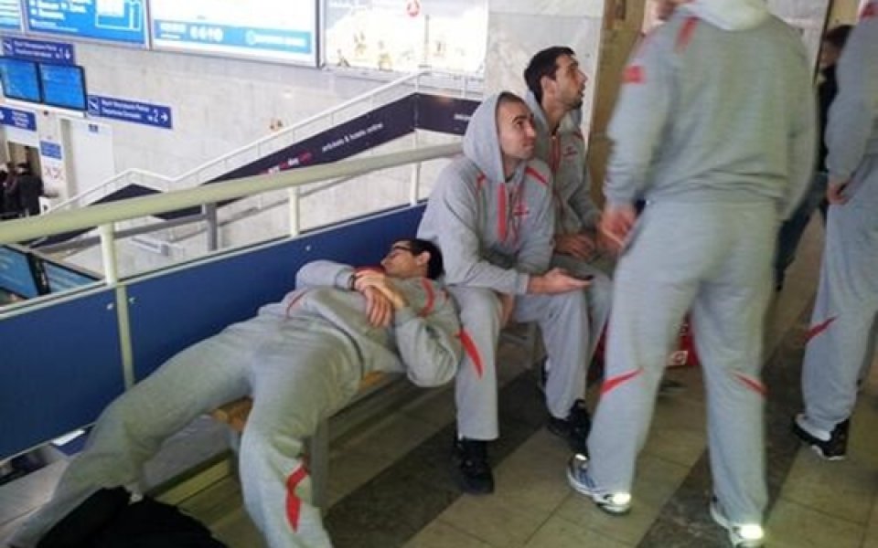 24-часово пътешествие за Раднички след отменен полет от Украйна